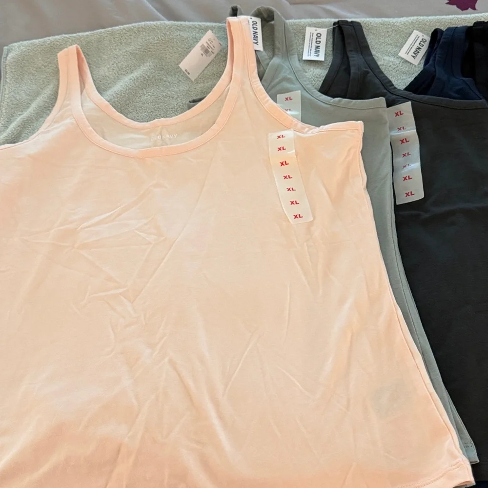 Old Navy Tank Top Set — Peach, Sage, Charcoal, Navy, Black

Set of 5 - Picture 3 of 3